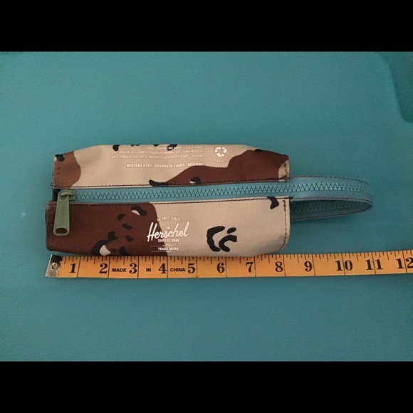 🌟$10 add-on🌟 Herschel NWOT pencil case/makeup bag - NWOT - Picture 3 of 7